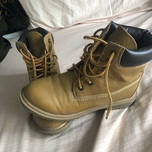 Lookalike timberland boots!